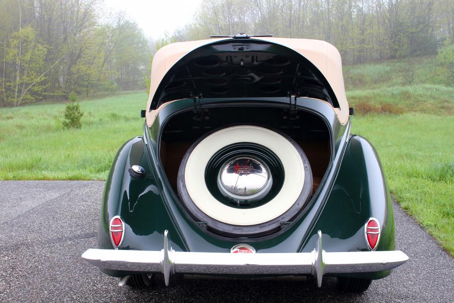  Lincoln Zephyr Convertible Sedan 1938 года  (фото 18 из 46)